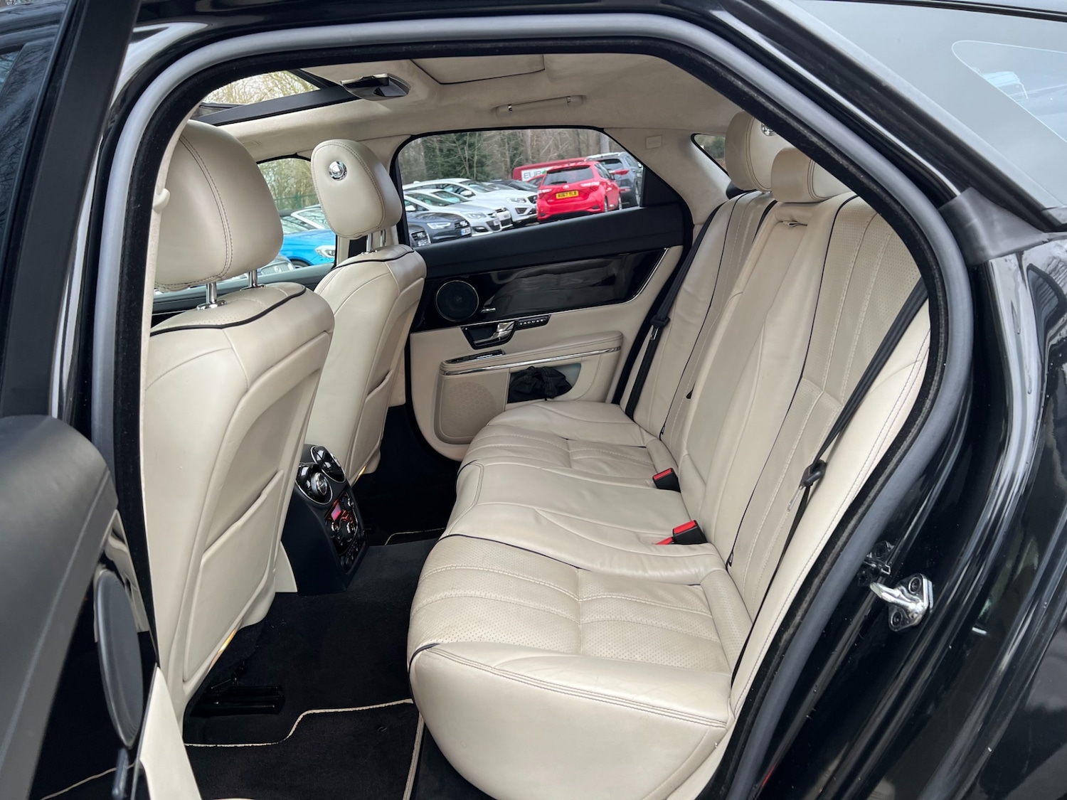 Used Jaguar XJ 2013 for sale - 77248024: Photo 26