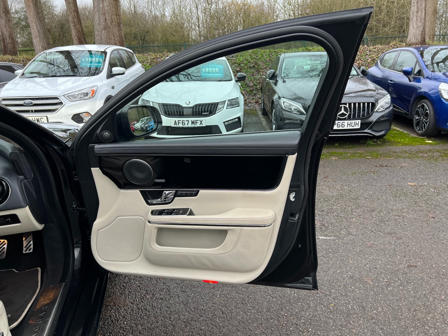 Used Jaguar XJ 2013 for sale - 77248024: Photo 40