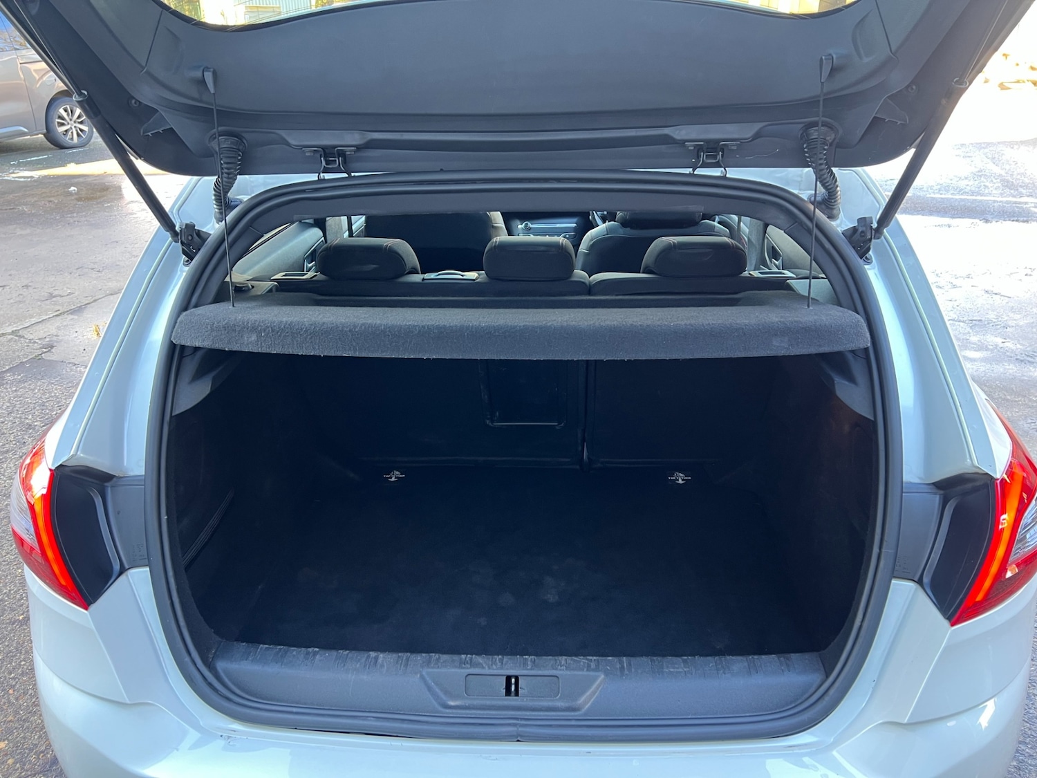 Used Peugeot 308 2018 for sale - 77556053: Photo 8