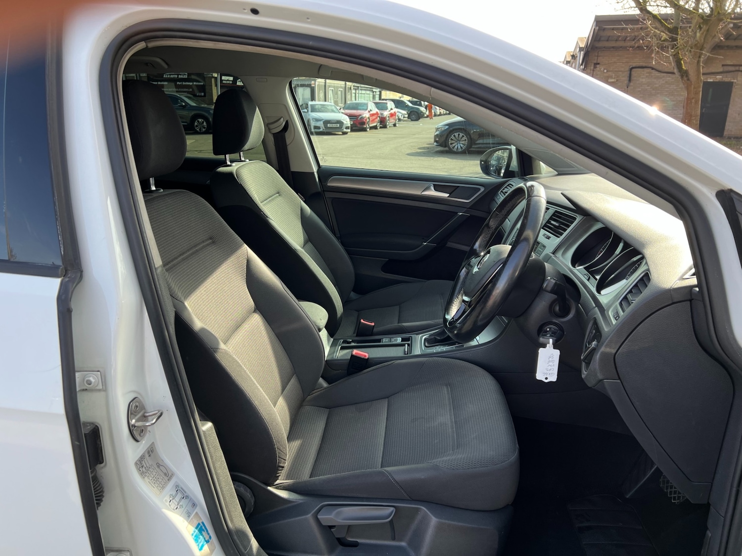 Used Volkswagen Golf 2016 for sale - 77663693: Photo 24