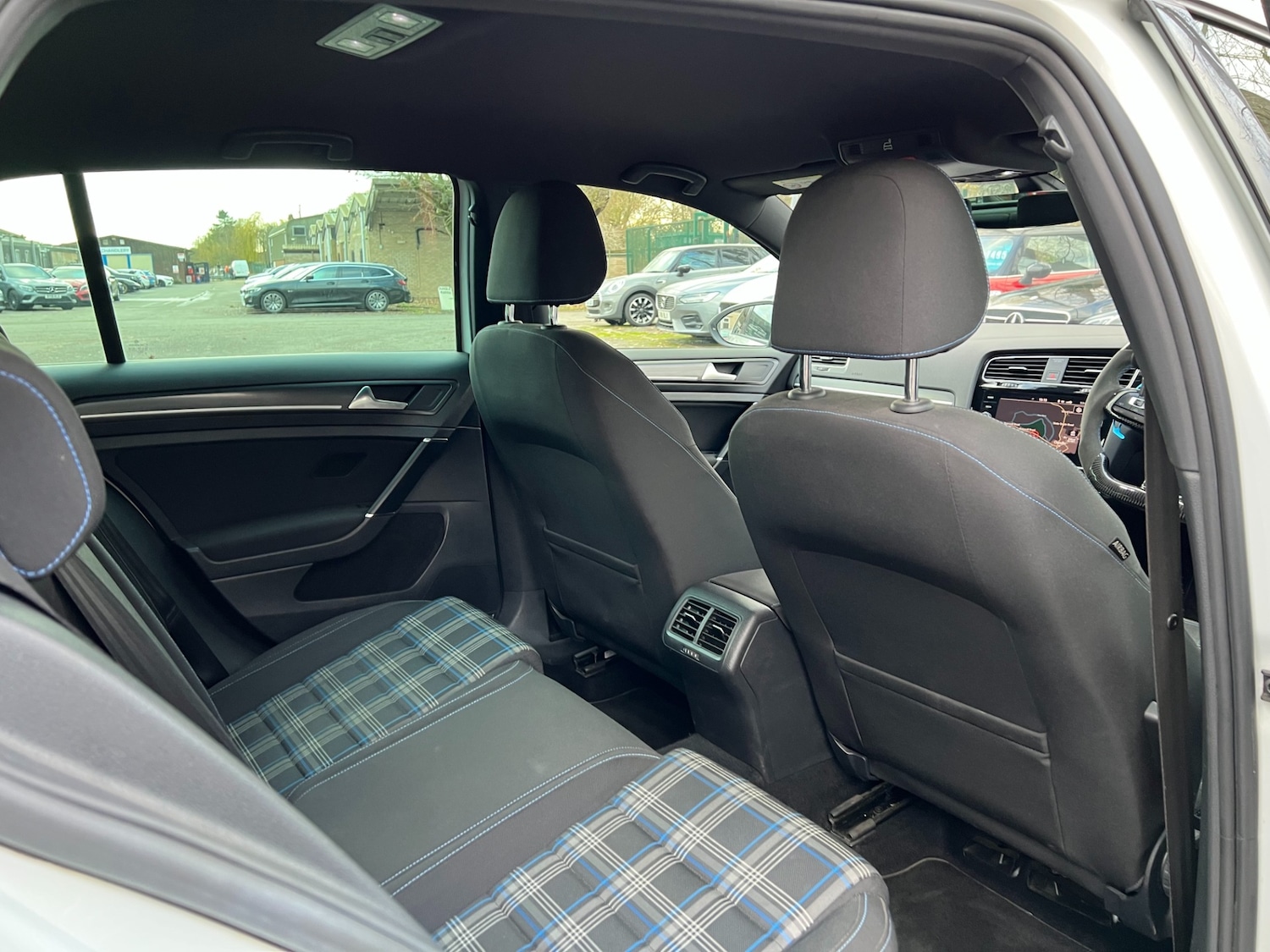 Used Volkswagen Golf 2017 for sale - 76919062: Photo 24