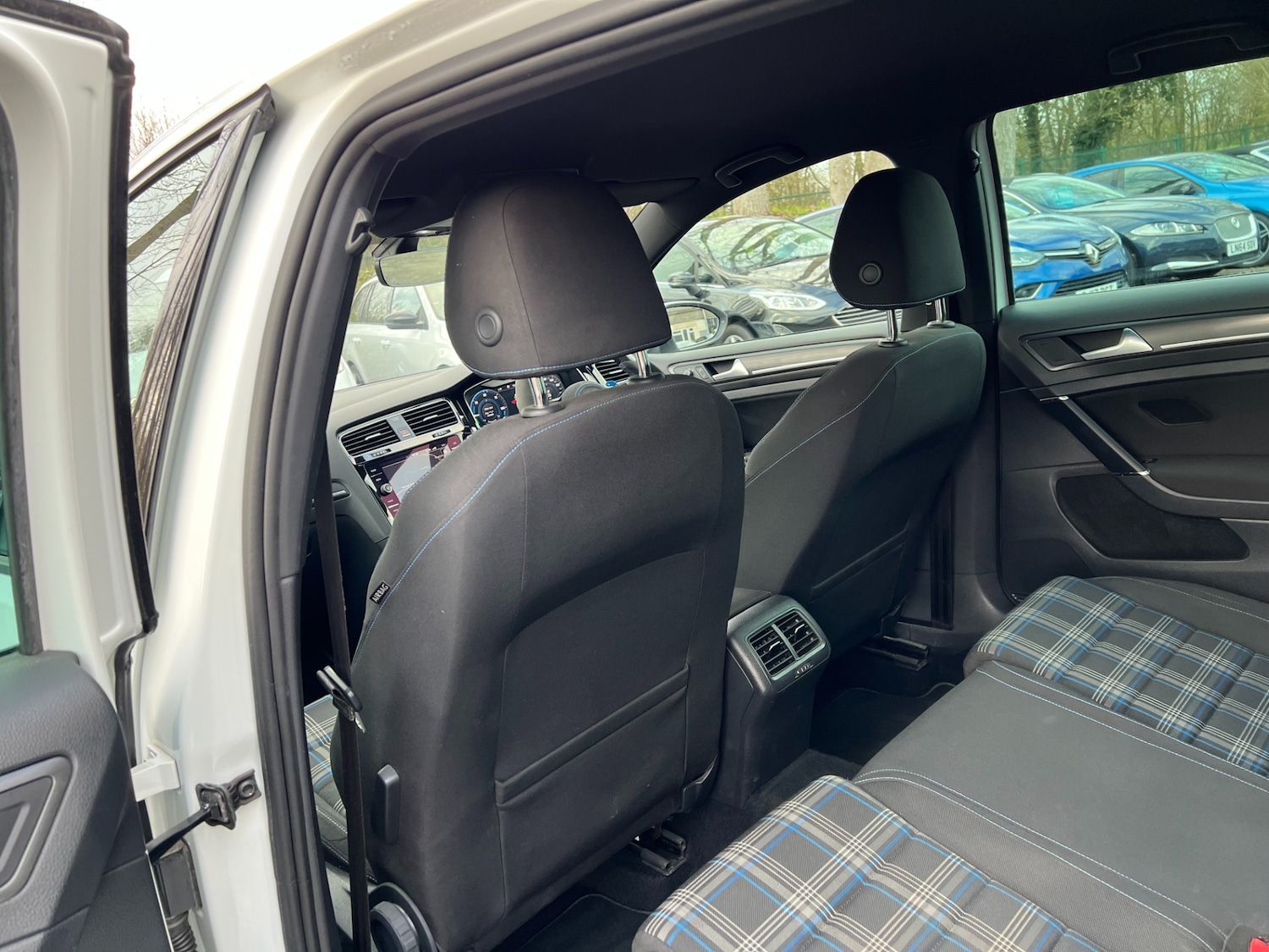 Used Volkswagen Golf 2017 for sale - 76919062: Photo 26