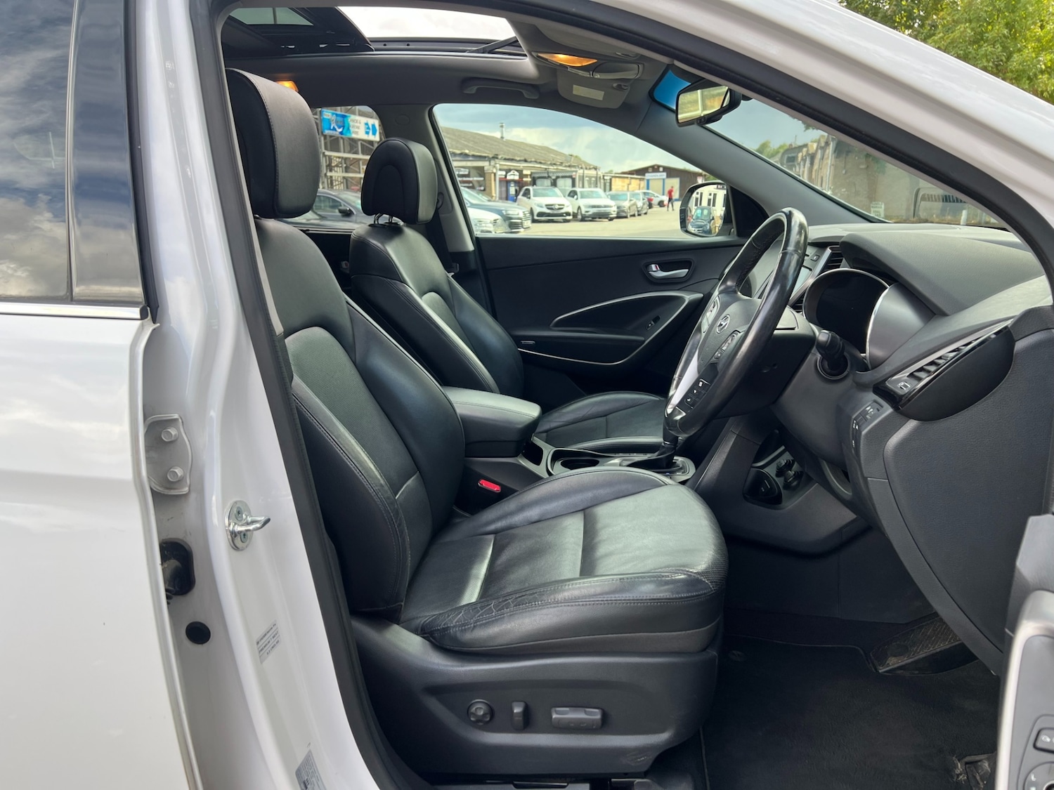 Used Hyundai Santa Fe 2015 for sale - 77261079: Photo 25