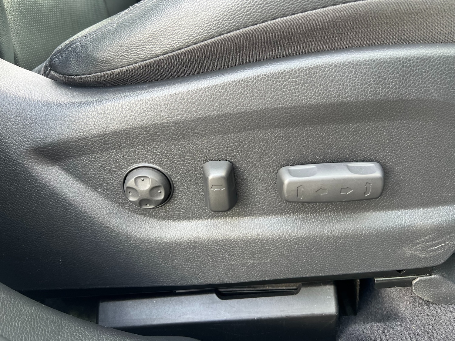 Used Hyundai Santa Fe 2015 for sale - 77261079: Photo 26