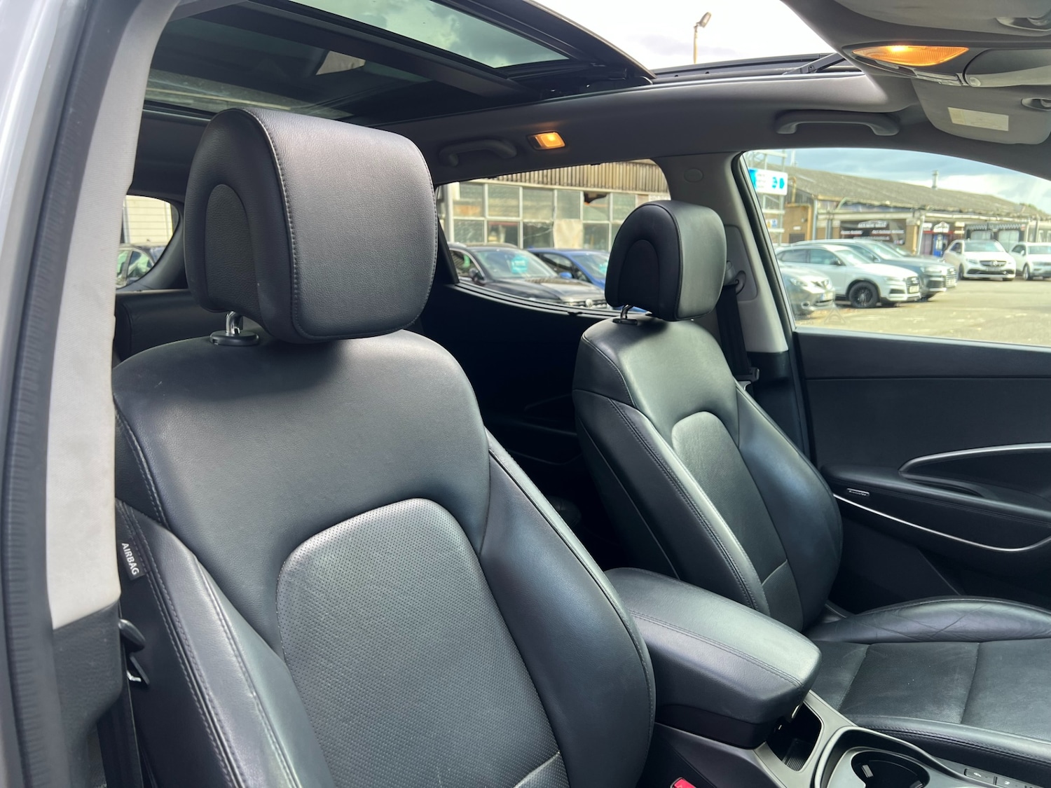 Used Hyundai Santa Fe 2015 for sale - 77261079: Photo 27