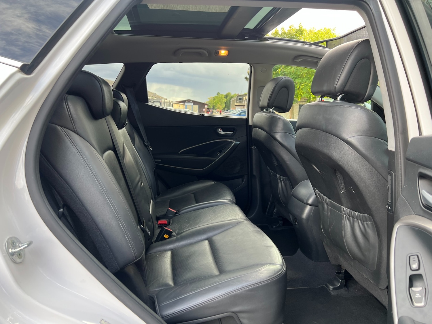 Used Hyundai Santa Fe 2015 for sale - 77261079: Photo 28