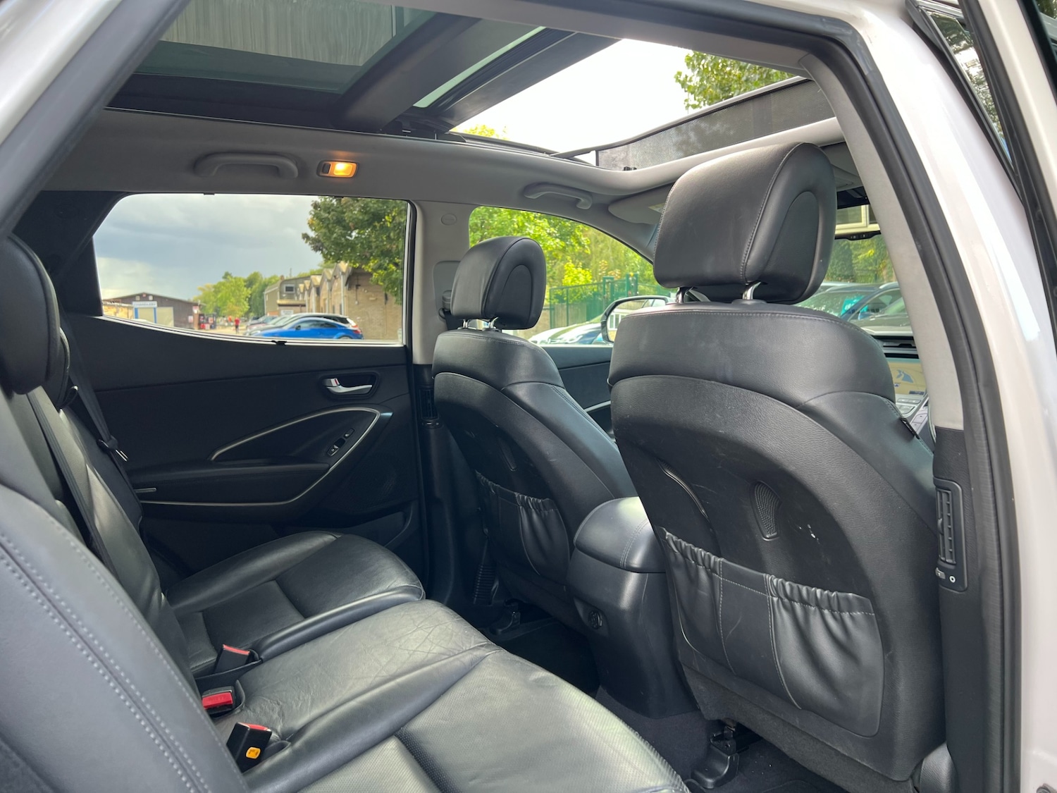 Used Hyundai Santa Fe 2015 for sale - 77261079: Photo 29