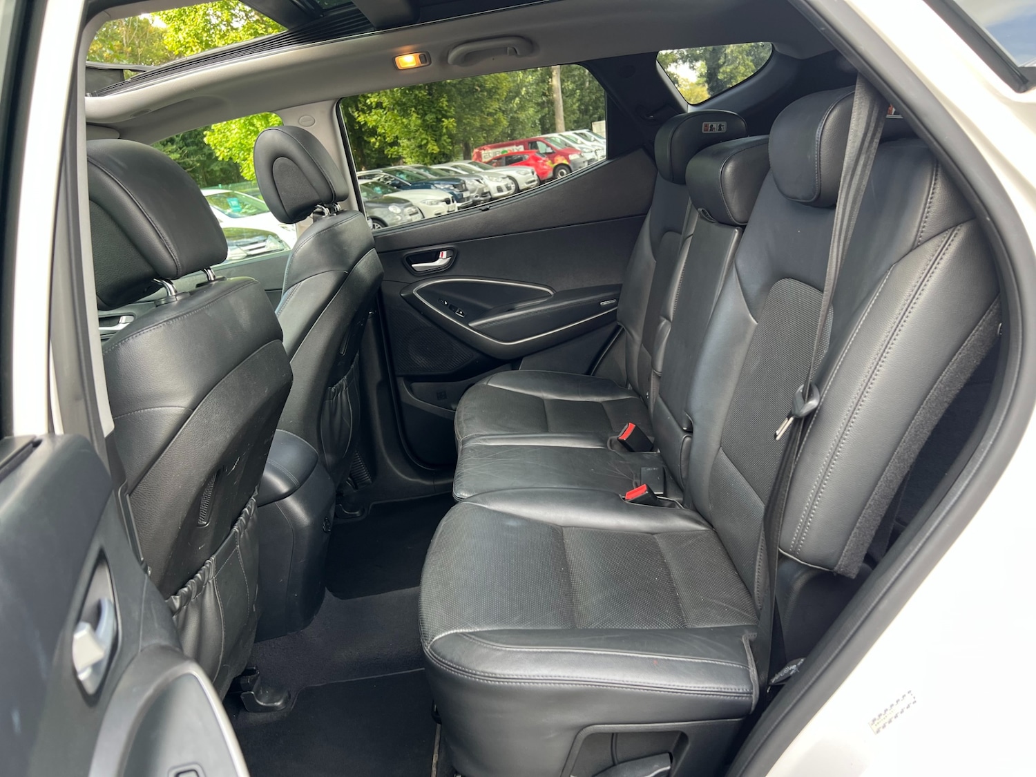 Used Hyundai Santa Fe 2015 for sale - 77261079: Photo 32