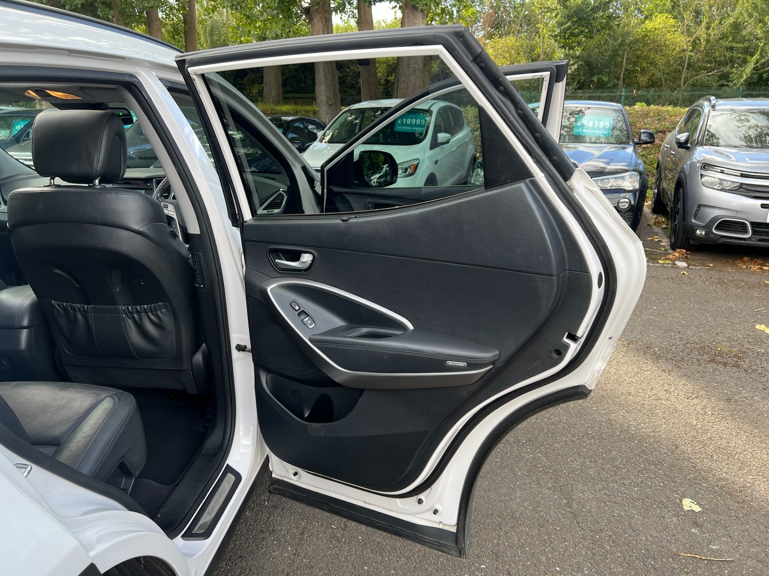 Used Hyundai Santa Fe 2015 for sale - 77261079: Photo 35