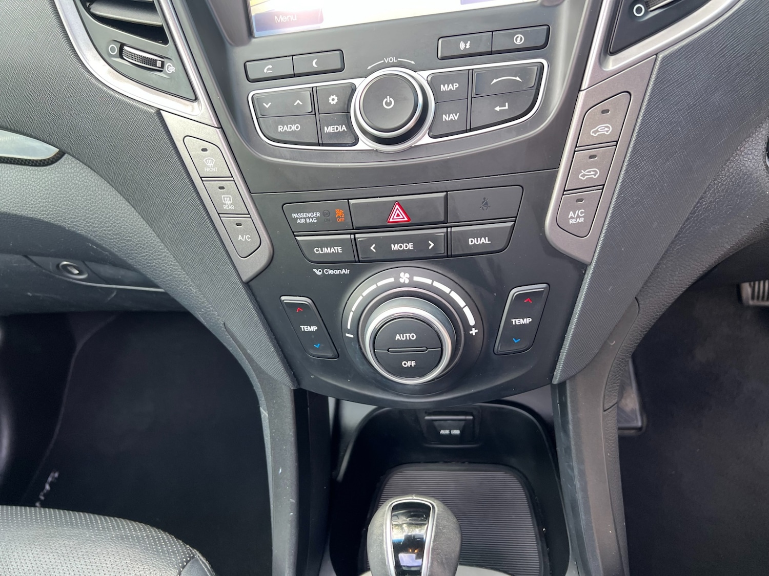 Used Hyundai Santa Fe 2015 for sale - 77261079: Photo 41