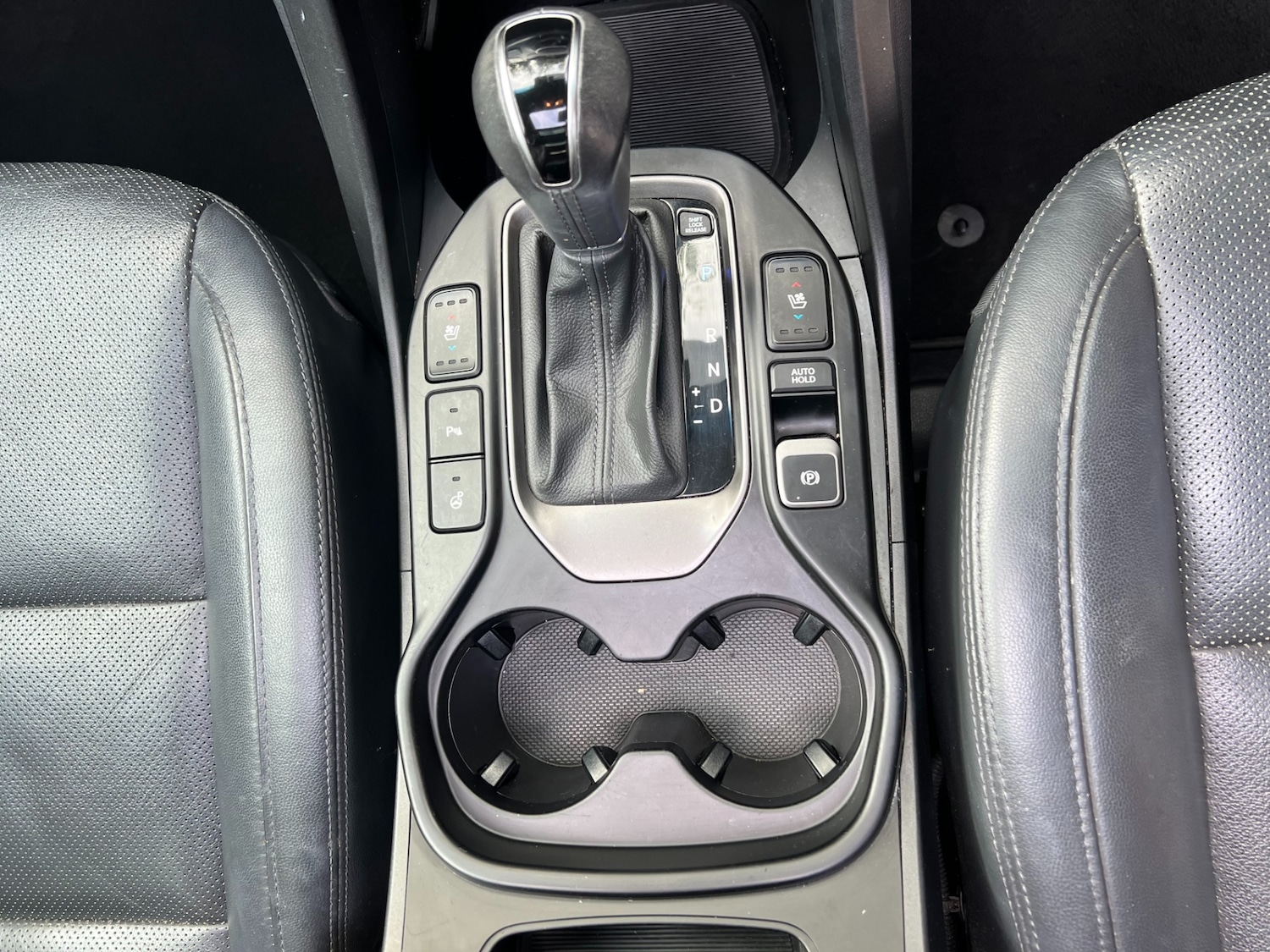 Used Hyundai Santa Fe 2015 for sale - 77261079: Photo 42