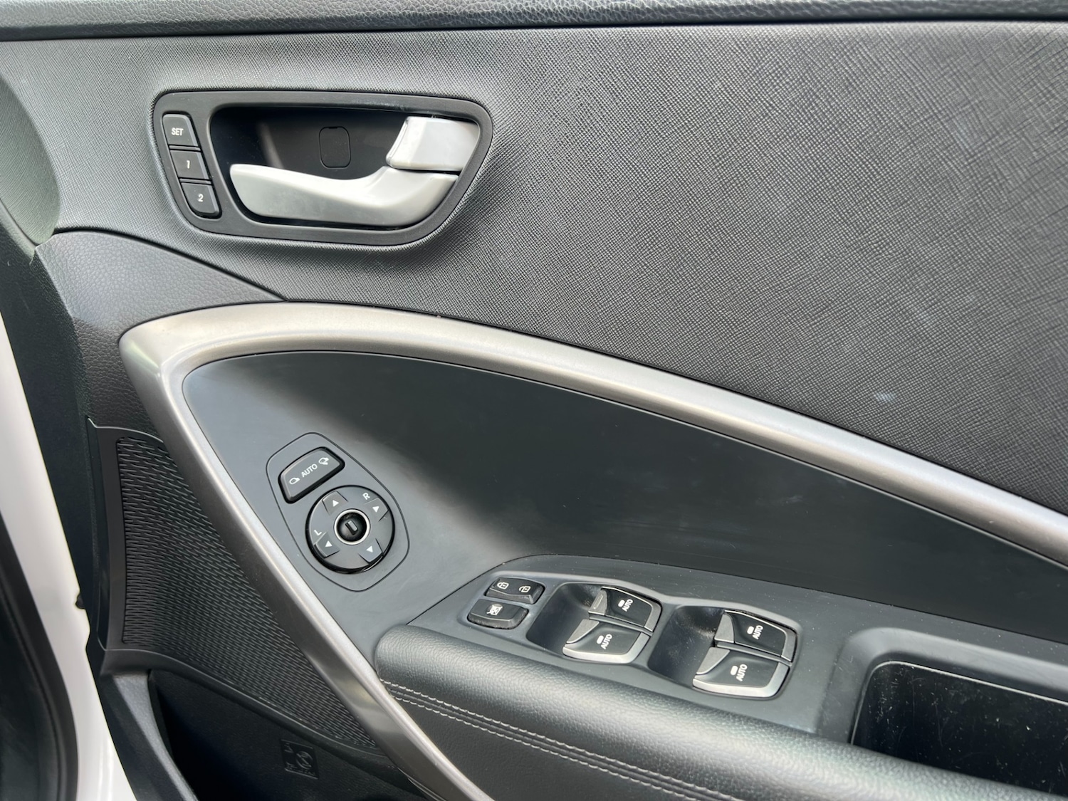 Used Hyundai Santa Fe 2015 for sale - 77261079: Photo 44