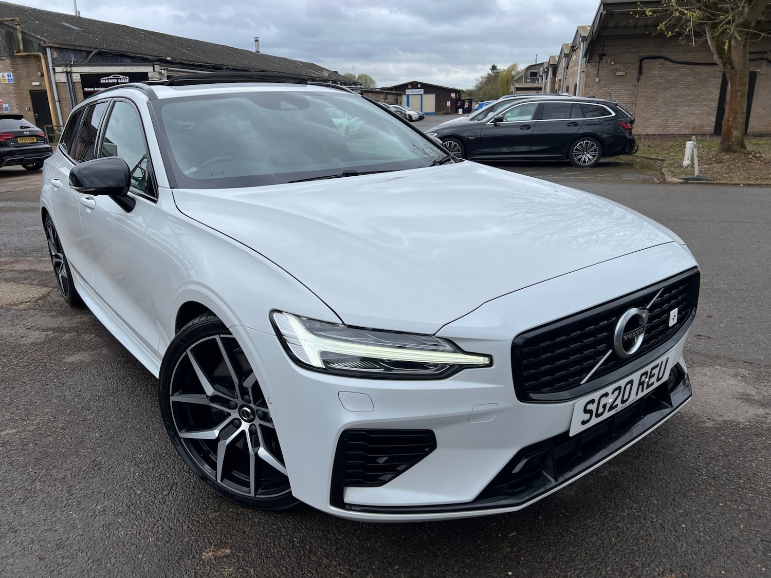 Used Volvo V60 2020 for sale - 78040597: Photo 3