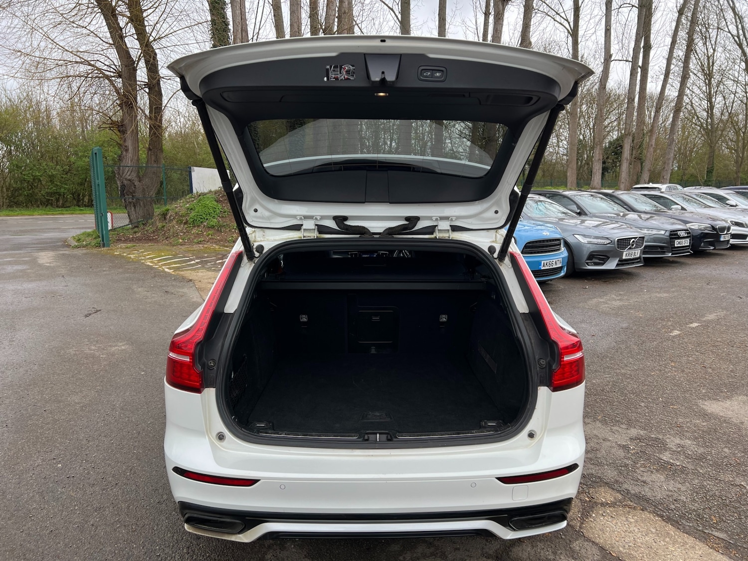 Used Volvo V60 2020 for sale - 78040597: Photo 8