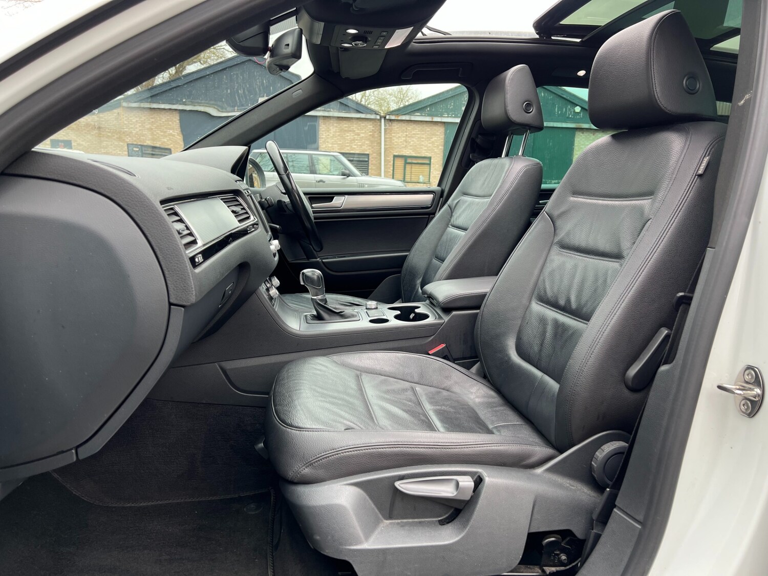 Used Volkswagen Touareg 2014 for sale - 77630175: Photo 24