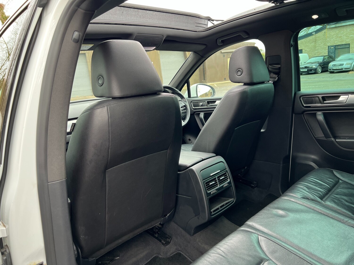 Used Volkswagen Touareg 2014 for sale - 77630175: Photo 30