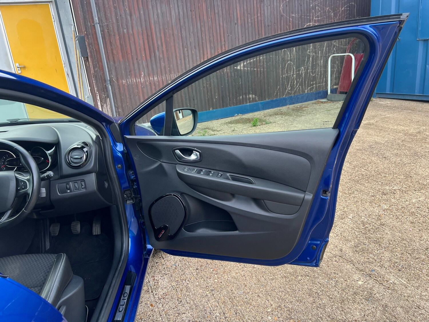 Used Renault Clio 2017 for sale - 76344281: Photo 28