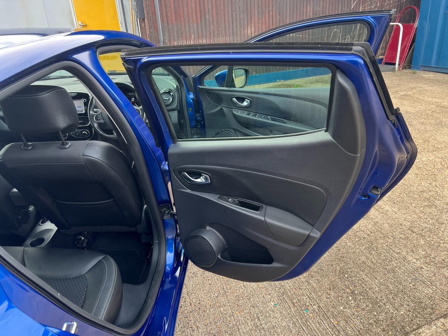 Used Renault Clio 2017 for sale - 76344281: Photo 29