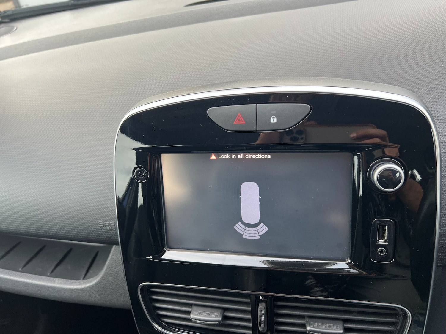 Used Renault Clio 2017 for sale - 76344281: Photo 36