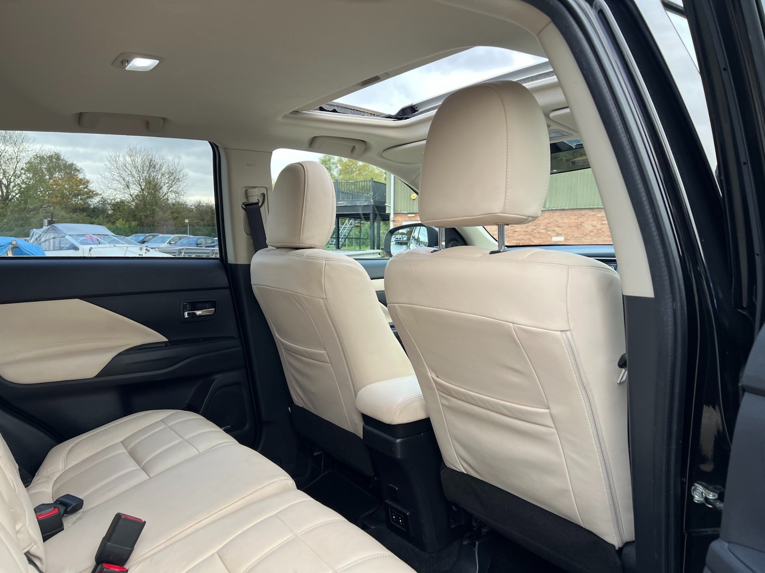 Used Mitsubishi Outlander 2015 for sale - 76393453: Photo 27