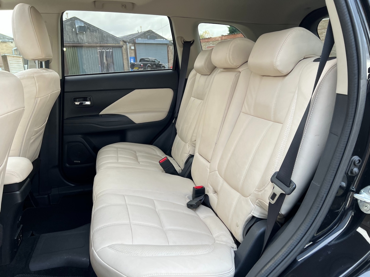 Used Mitsubishi Outlander 2015 for sale - 76393453: Photo 28