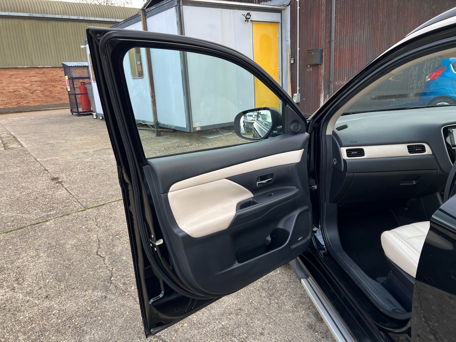 Used Mitsubishi Outlander 2015 for sale - 76393453: Photo 29