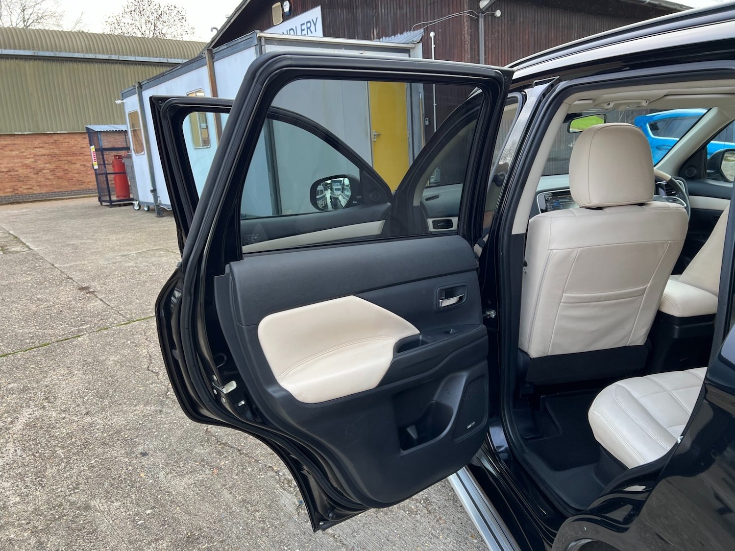 Used Mitsubishi Outlander 2015 for sale - 76393453: Photo 30