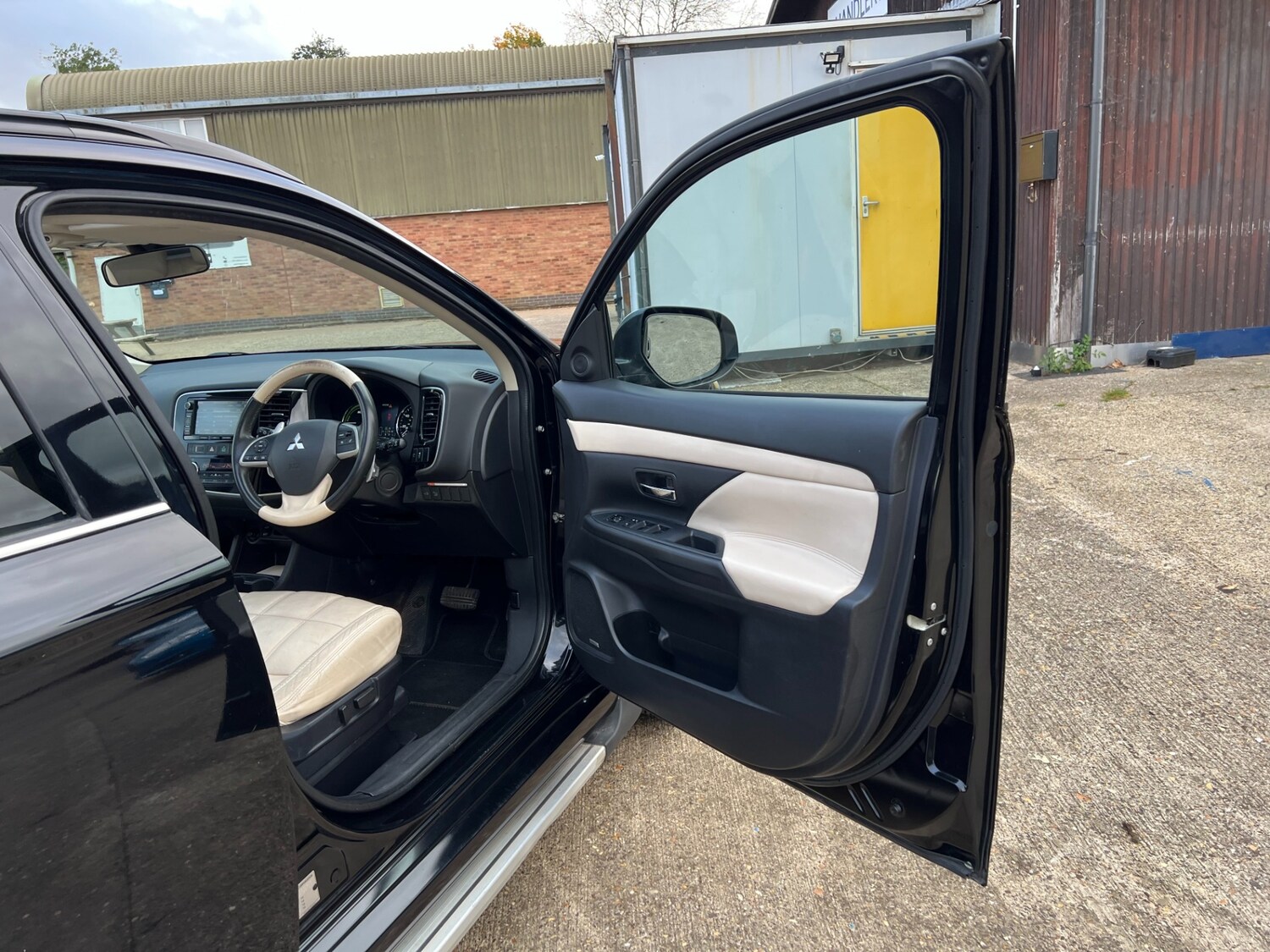 Used Mitsubishi Outlander 2015 for sale - 76393453: Photo 31