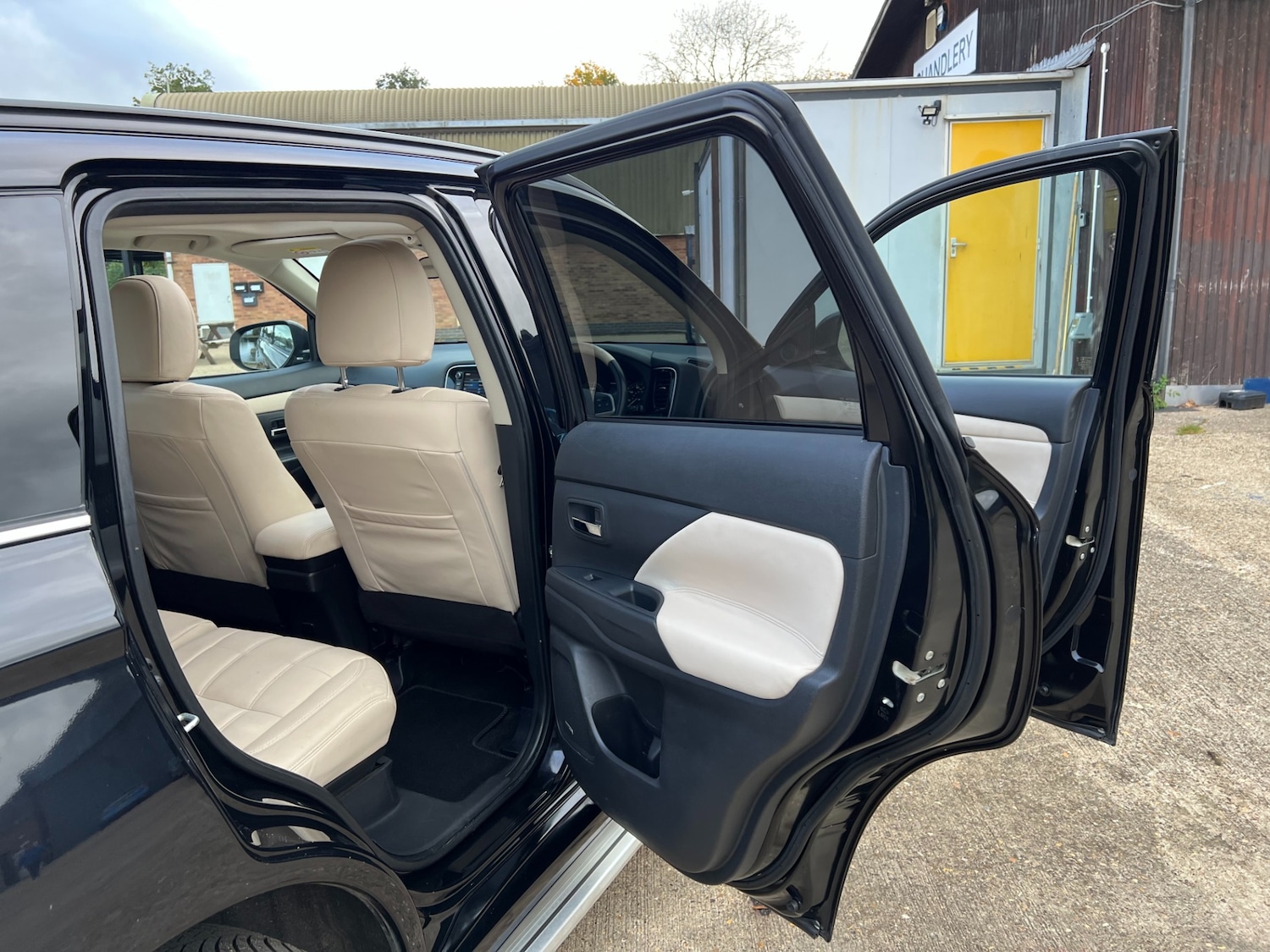 Used Mitsubishi Outlander 2015 for sale - 76393453: Photo 32