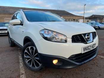 white nissan qashqai 2012