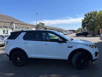 Used Land Rover Discovery Sport 2017 for sale - 79504016: Photo