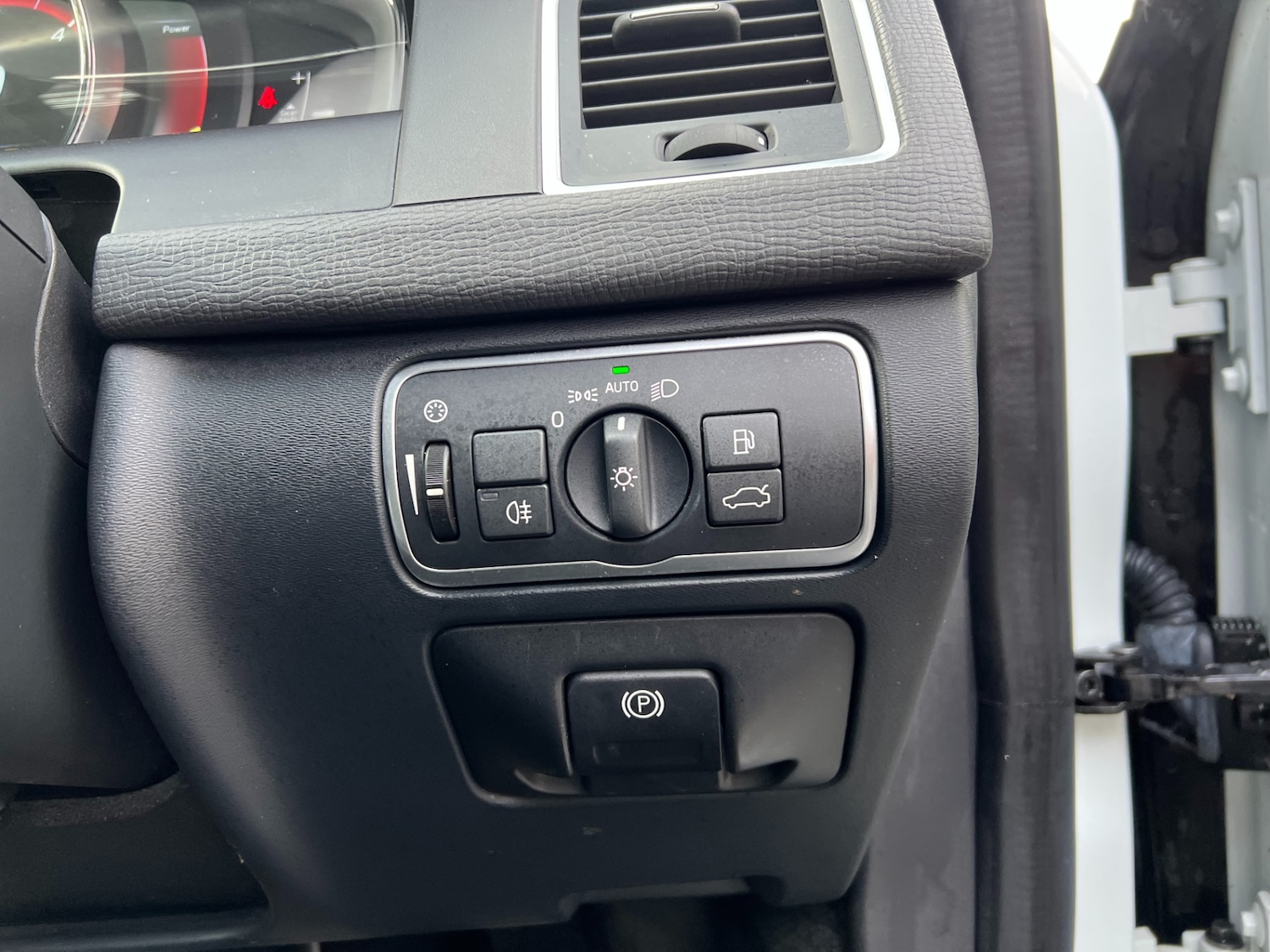 Used Volvo XC60 2016 for sale - 77247428: Photo 33