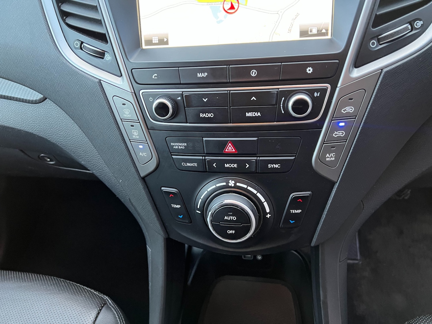 Used Hyundai Santa Fe 2018 for sale - 77300550: Photo 22