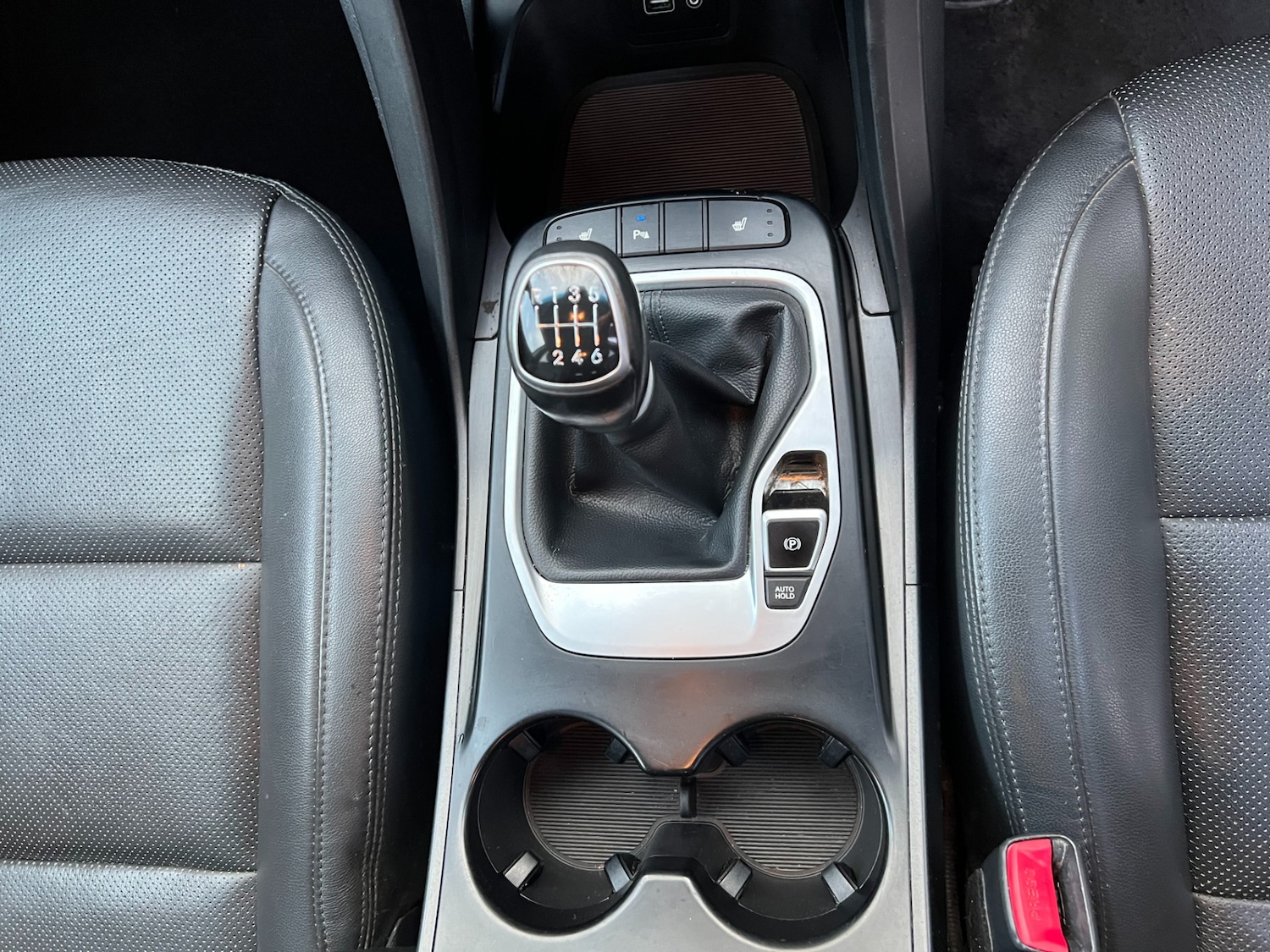 Used Hyundai Santa Fe 2018 for sale - 77300550: Photo 37