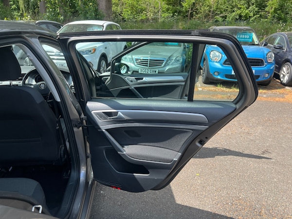 Used Volkswagen Golf 2015 for sale - 74742770: Photo 32