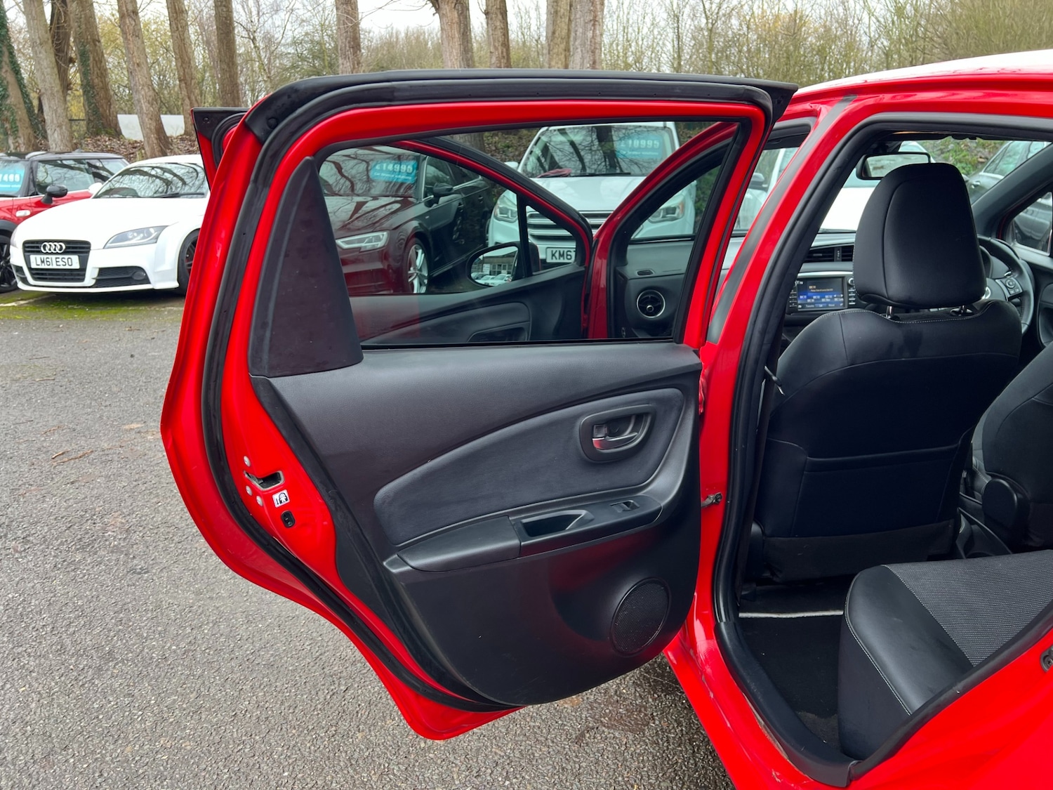 Used Toyota Yaris 2017 for sale - 77247707: Photo 32