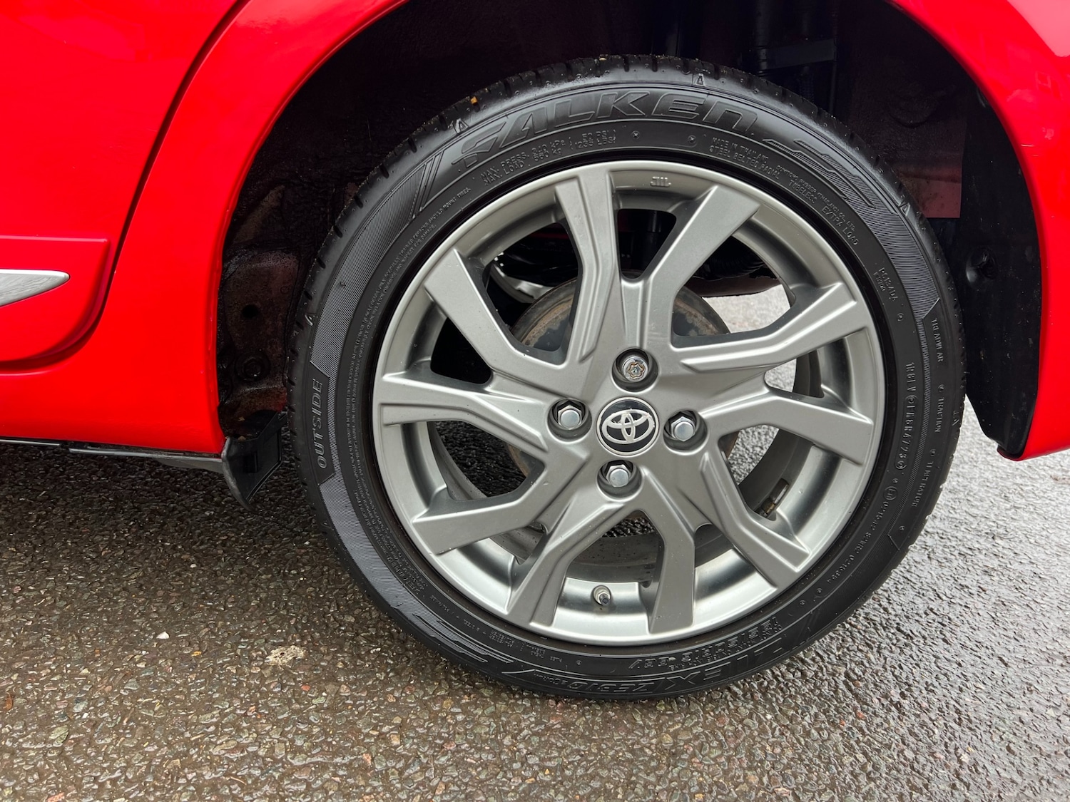 Used Toyota Yaris 2017 for sale - 77247707: Photo 37