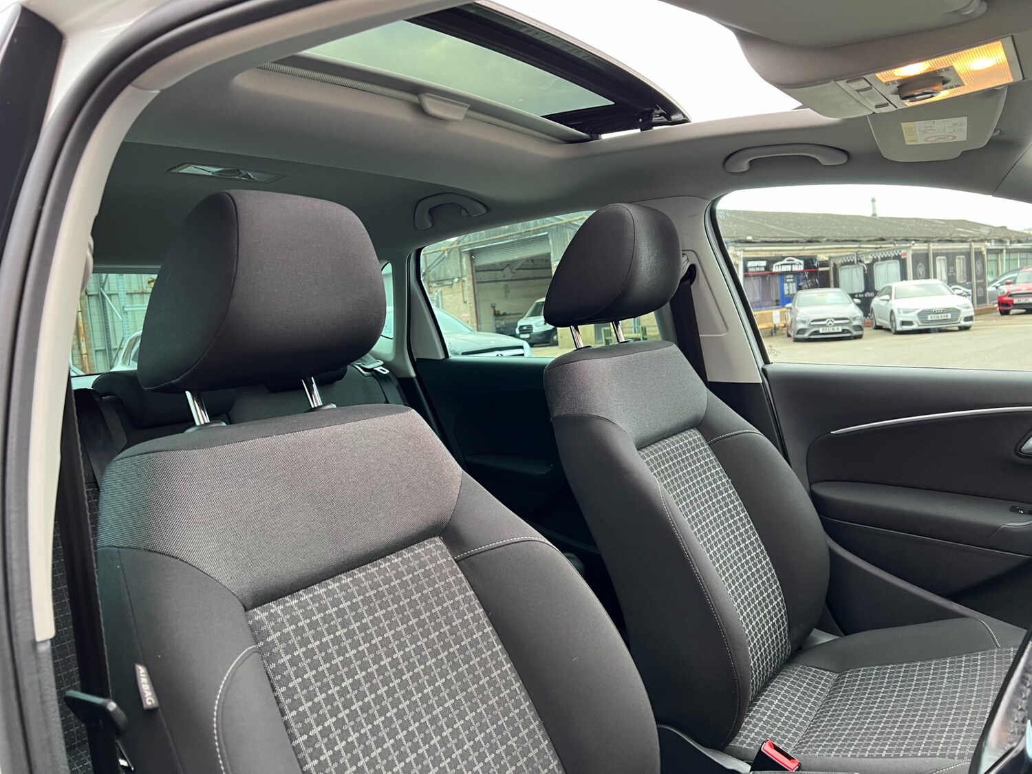 Used Volkswagen Polo 2017 for sale - 77830159: Photo 25