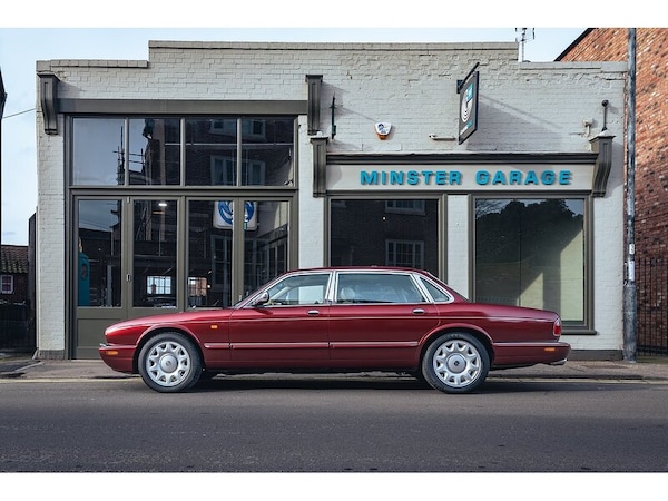 Used Daimler Super Eight for sale - 73784391: Photo 2