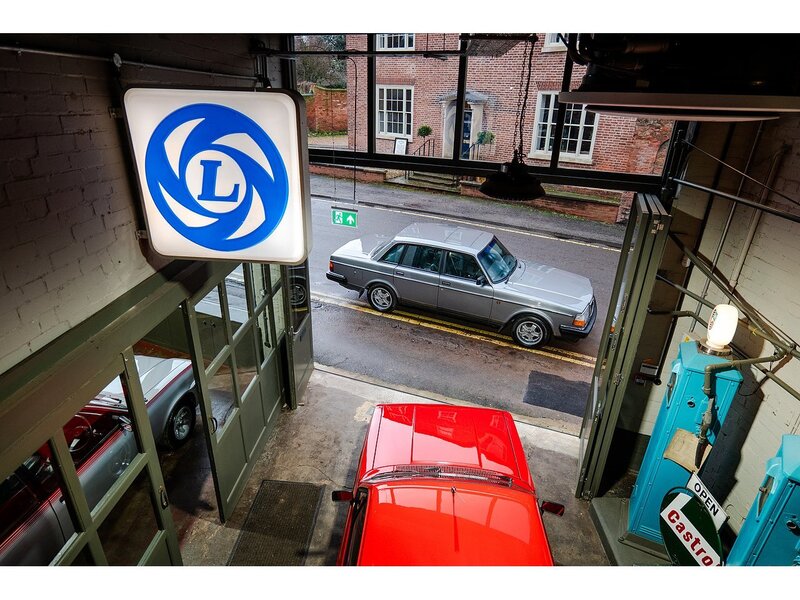 Used Volvo 200 Series for sale - 77328718: Photo 2