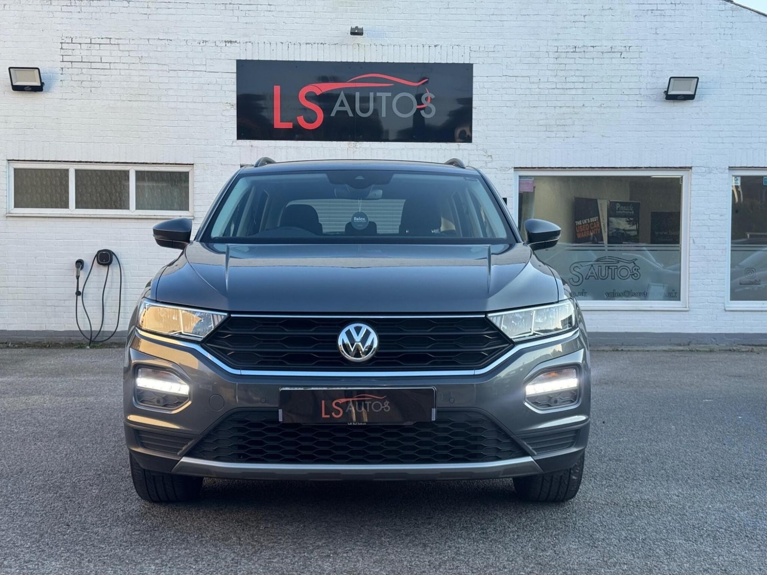 Used Volkswagen T-Roc 2018 for sale - 77959101: Photo 2