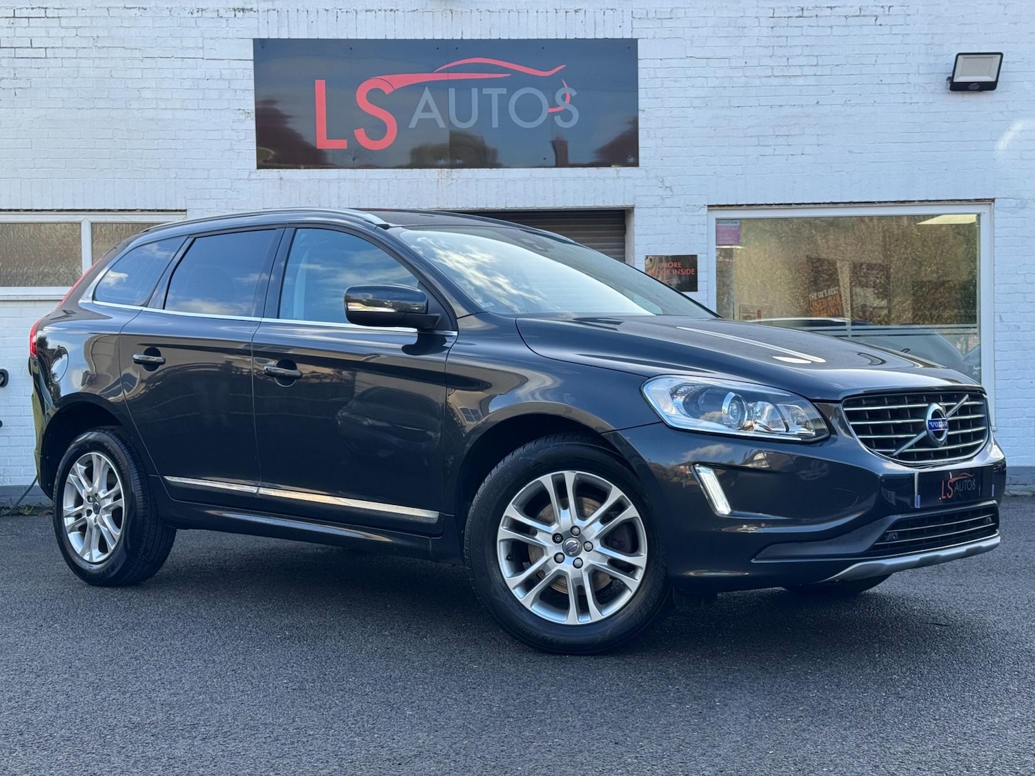 Used Volvo XC60 2015 for sale - 76739197: Photo 1