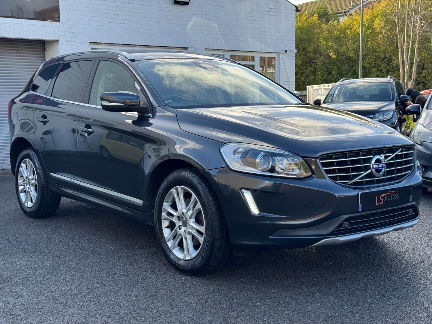 Used Volvo XC60 2015 for sale - 76739197: Photo 2