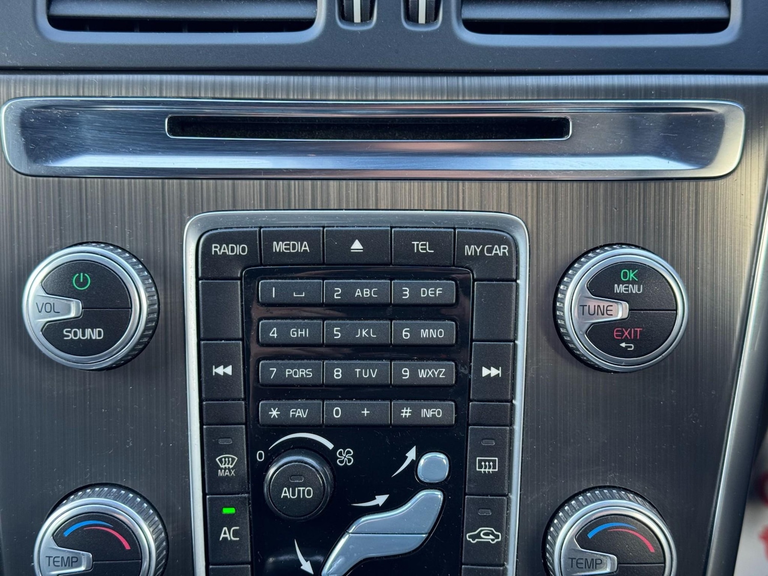 Used Volvo XC60 2015 for sale - 76739197: Photo 40