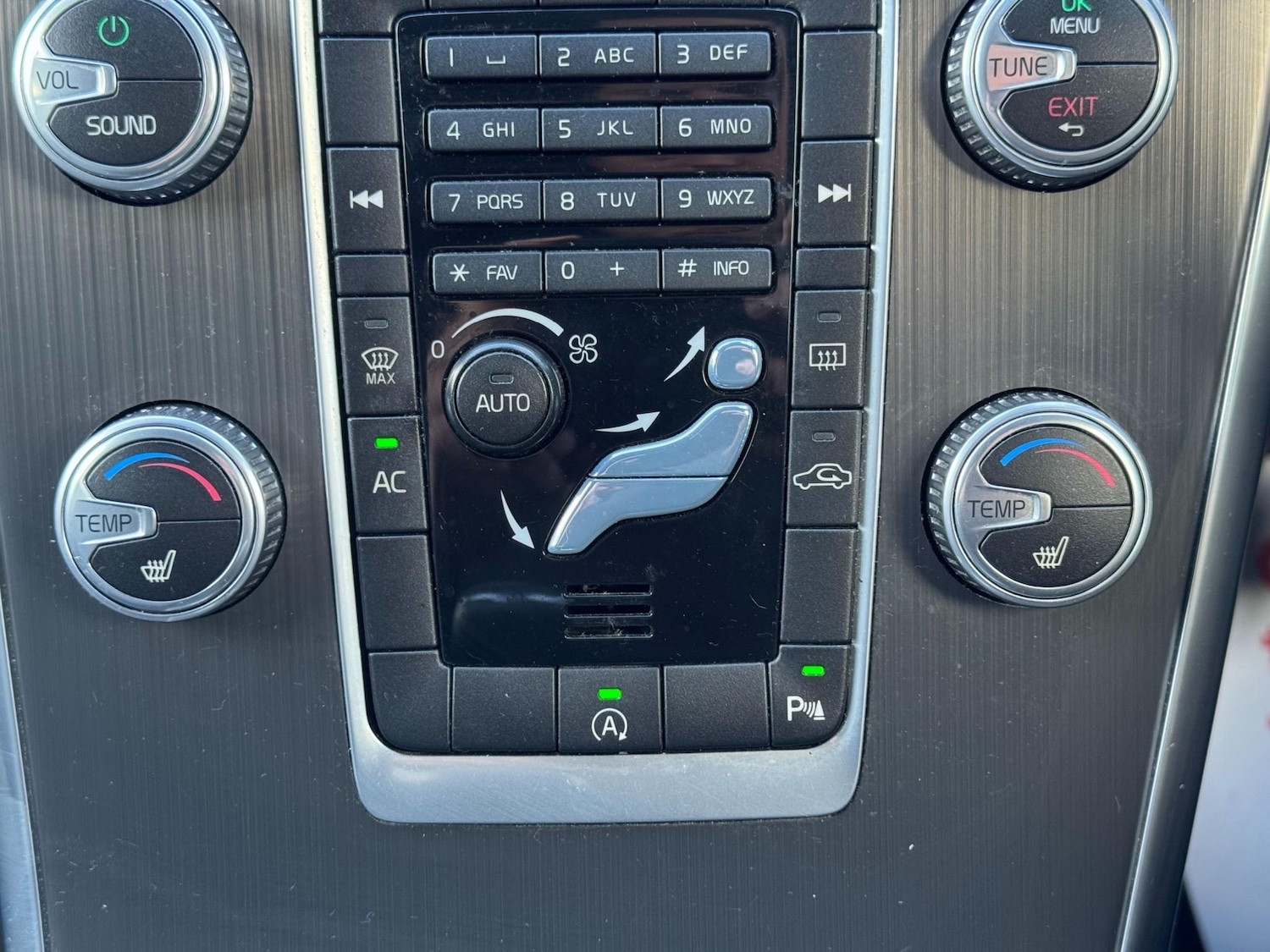 Used Volvo XC60 2015 for sale - 76739197: Photo 41