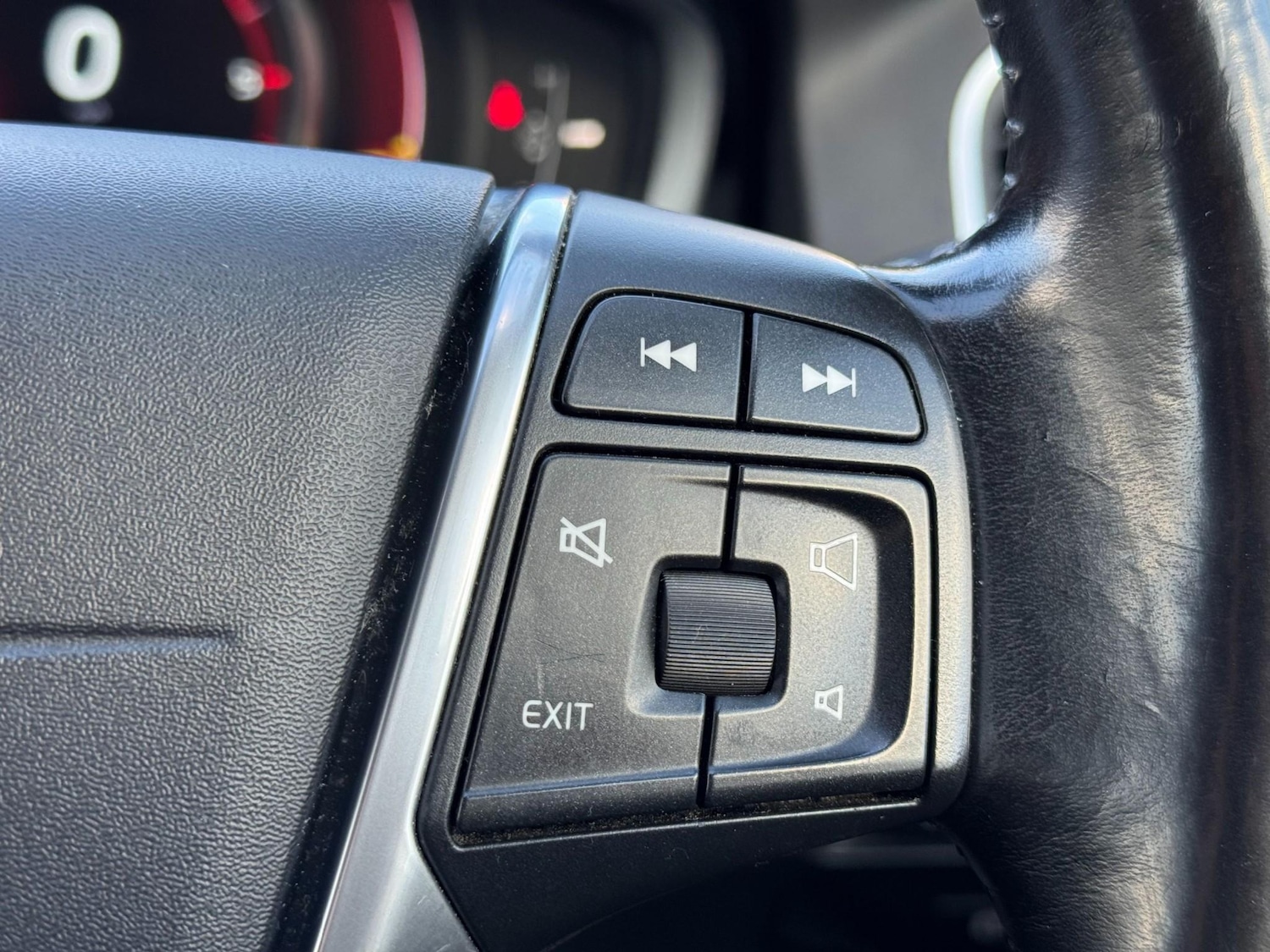 Used Volvo XC60 2015 for sale - 76739197: Photo 45