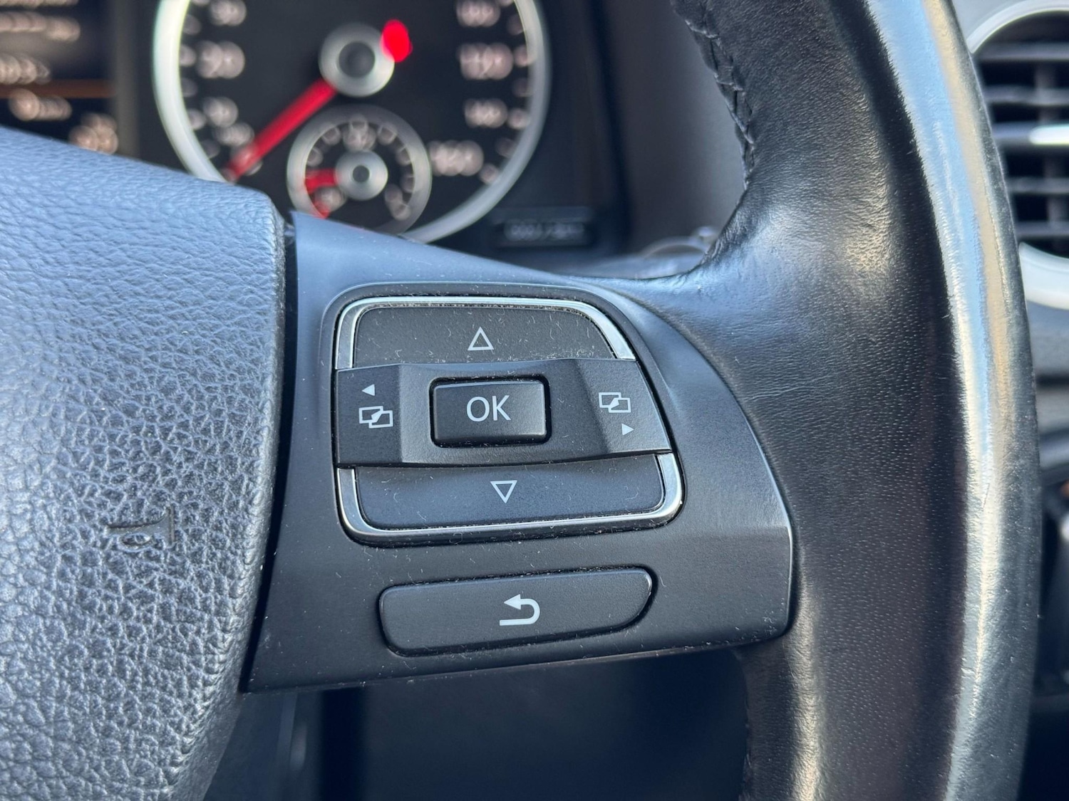 Used Volkswagen Tiguan 2015 for sale - 76739198: Photo 48