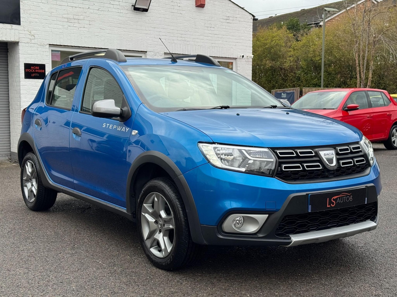 Used Dacia Sandero Stepway 2017 for sale - 77152406: Photo 2