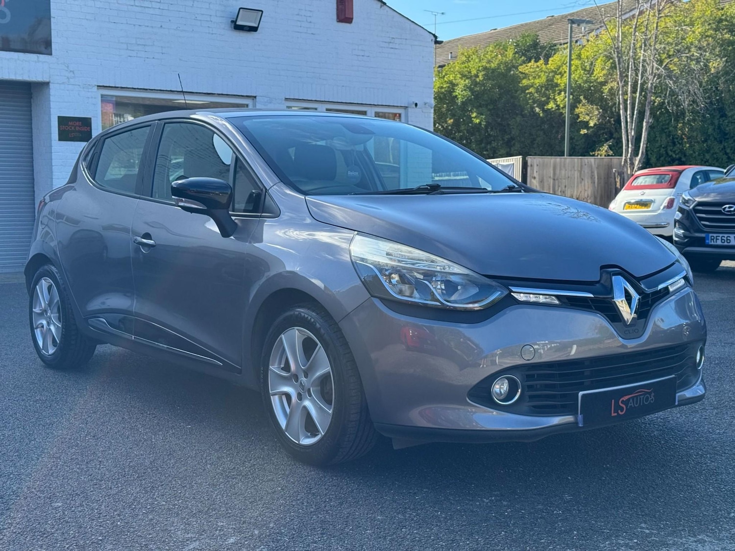 Used Renault Clio 2014 for sale - 76372166: Photo 2