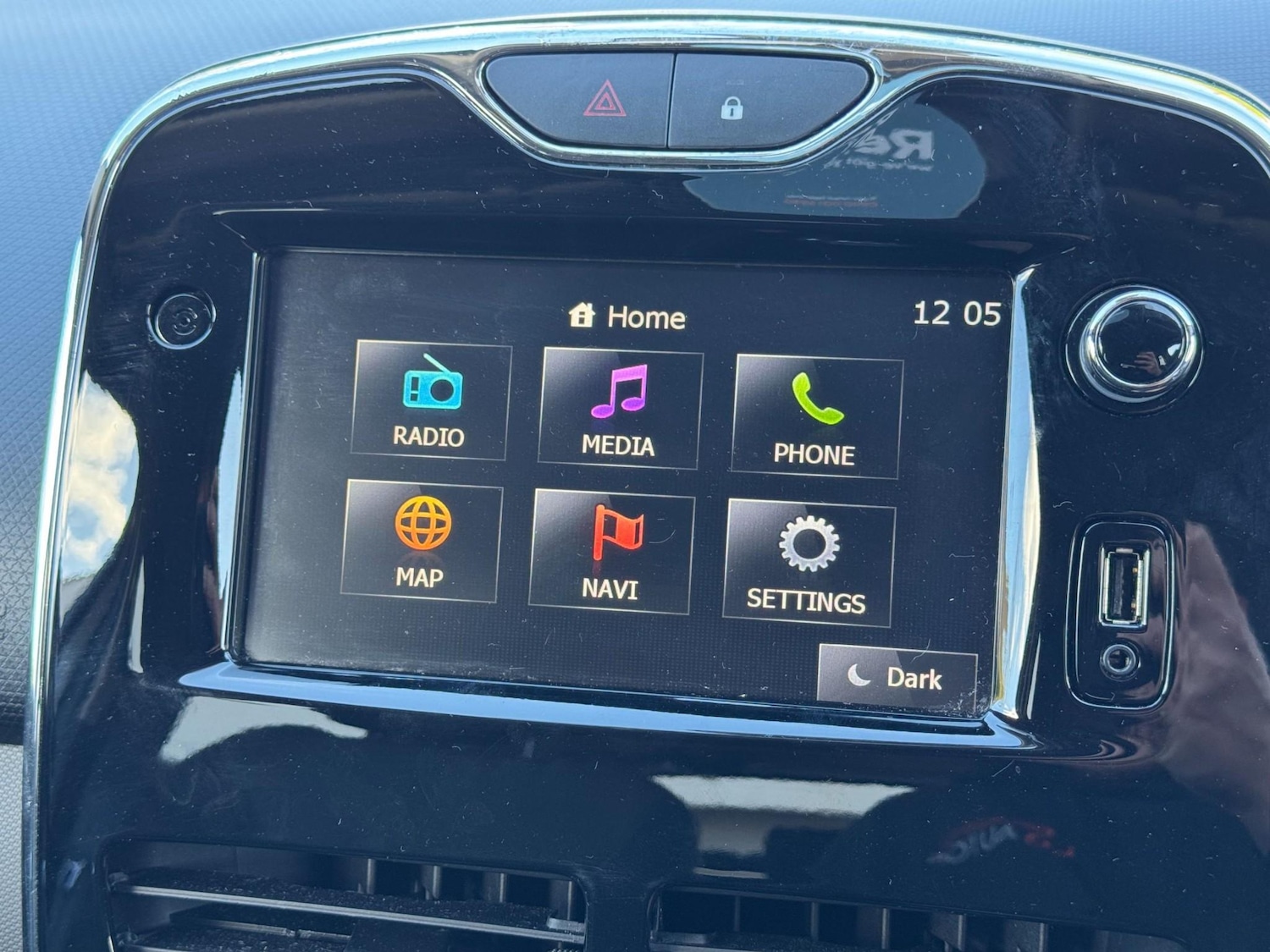 Used Renault Clio 2014 for sale - 76372166: Photo 25